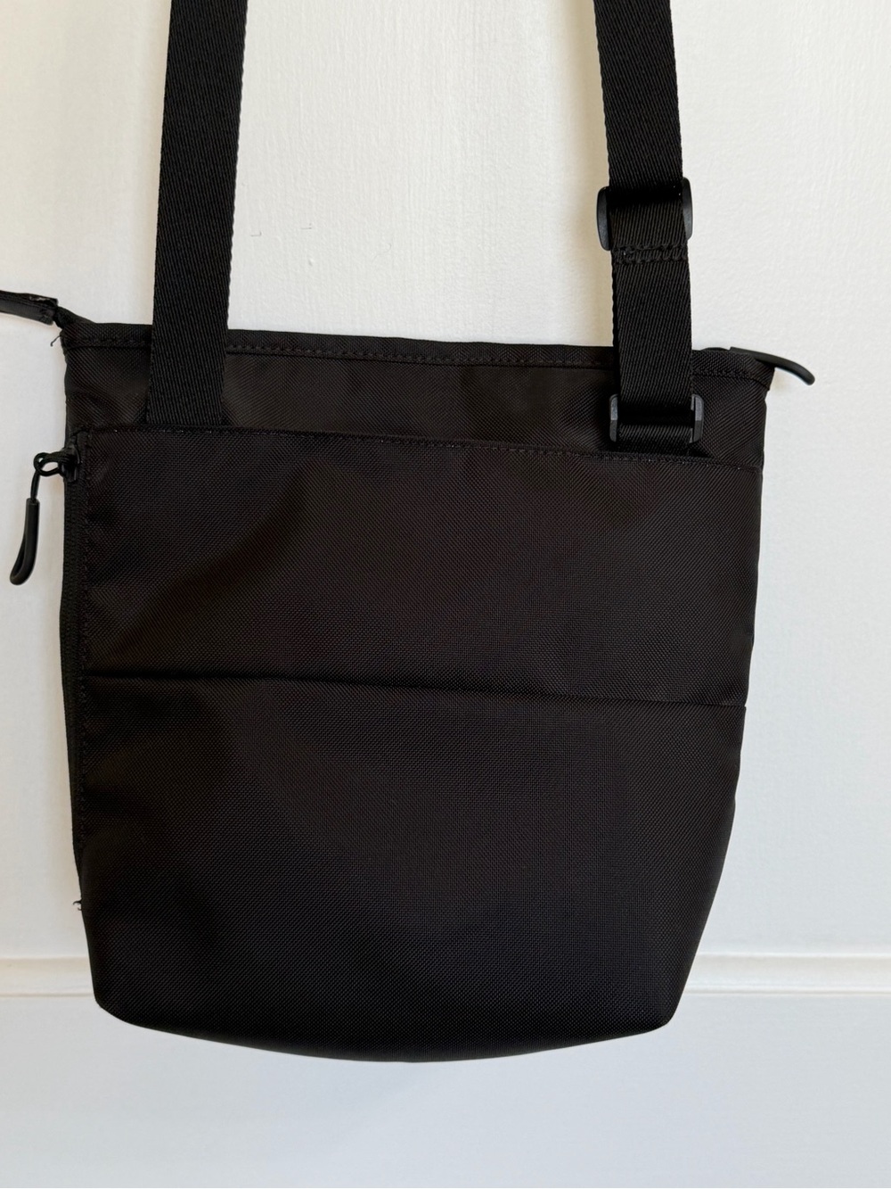 Sherpani Black Compact Crossbody Sling Bag - Picture 4 of 15
